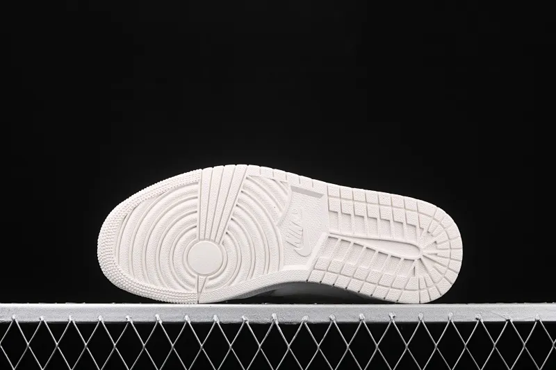 All categories Air Jordan Jordan series basketball shoes Air Jordan 1 Low Air Jordan 1 Low "Paris" AJ1 Joe 1 Paris low-top basketball shoes CV3043-100